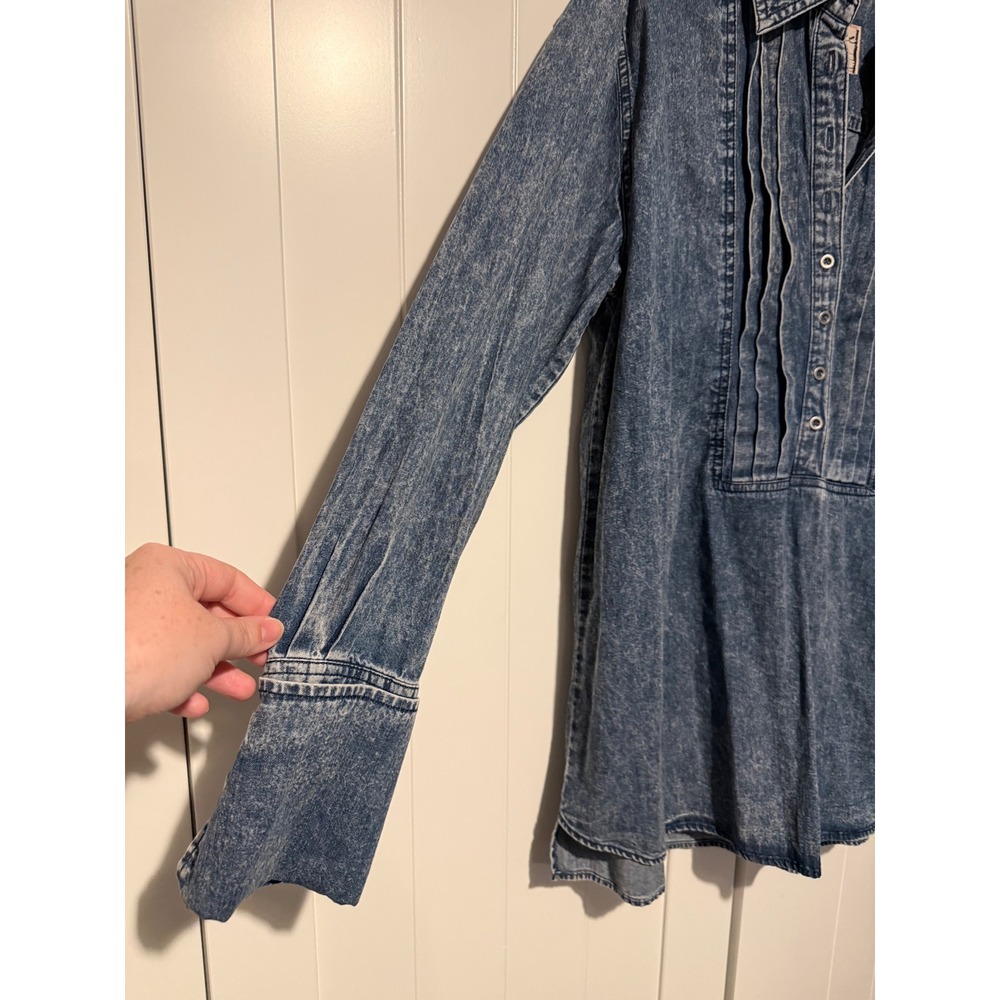 Free People We The Free Acid Wash Denim Pintuck Tunic Top Blue Small NWT - Picture 2 of 6